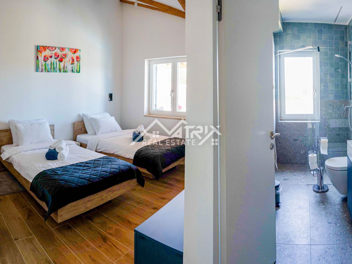 Poreč okolica - Moderna vila z bazenom, jacuzzijem in savno