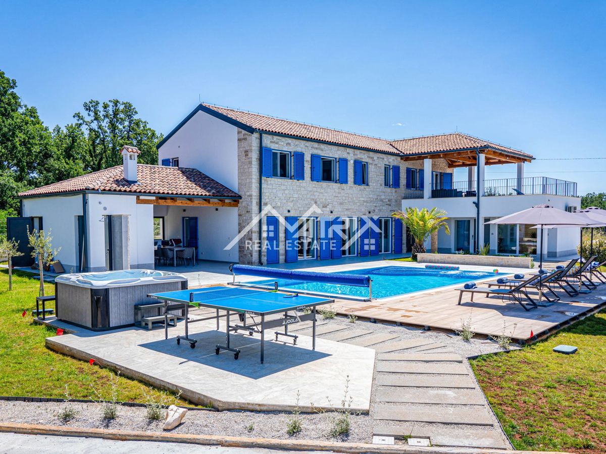 Poreč okolica - Moderna vila z bazenom, jacuzzijem in savno