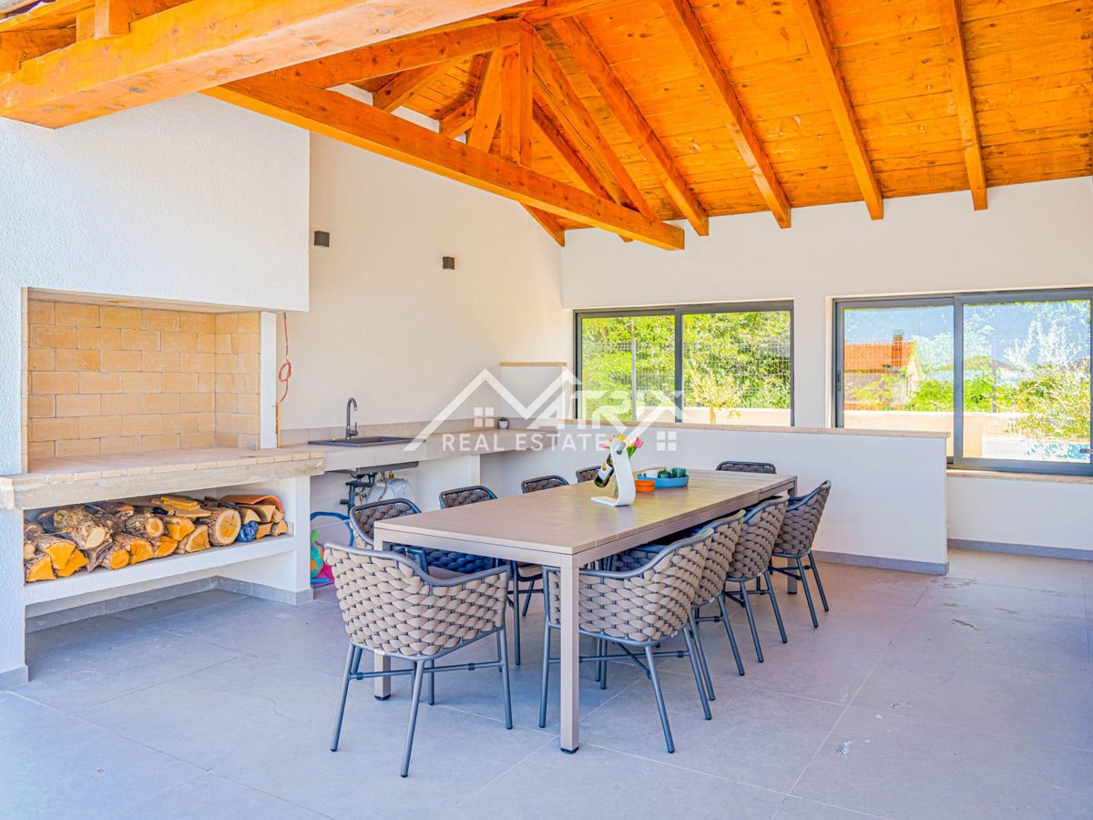 Poreč okolica - Moderna vila z bazenom, jacuzzijem in savno