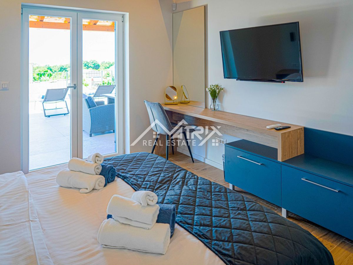 Poreč okolica - Moderna vila z bazenom, jacuzzijem in savno