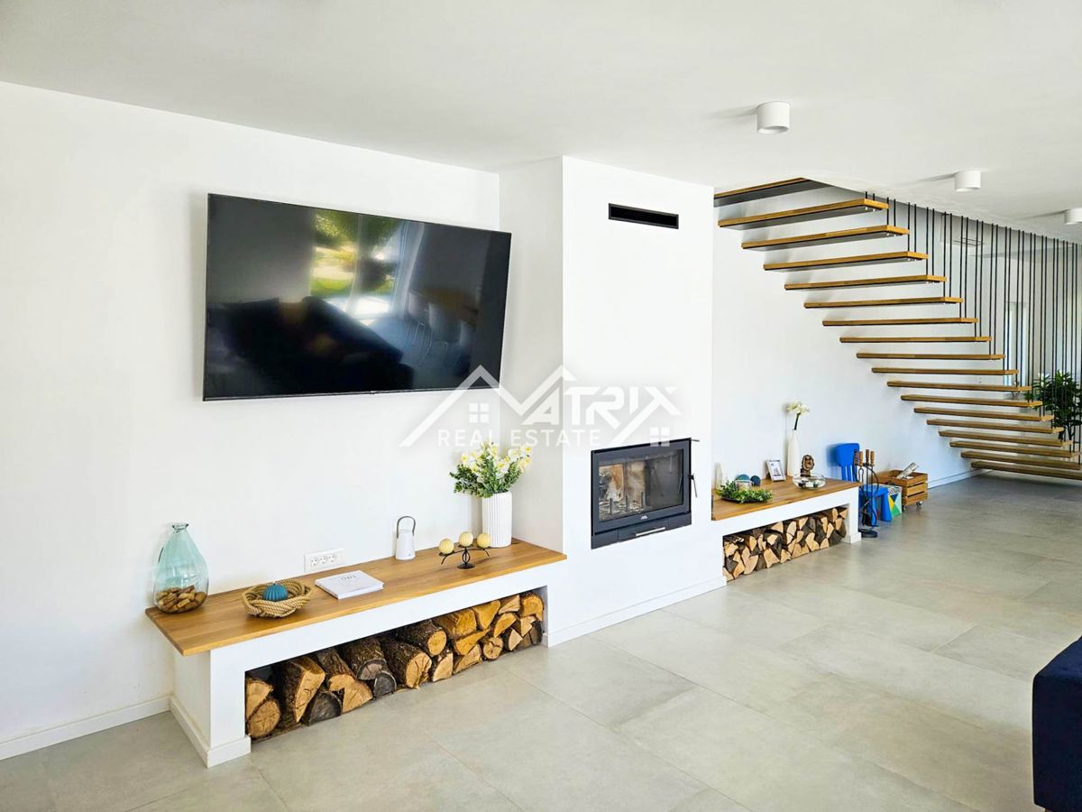 Poreč okolica - Moderna vila z bazenom, jacuzzijem in savno