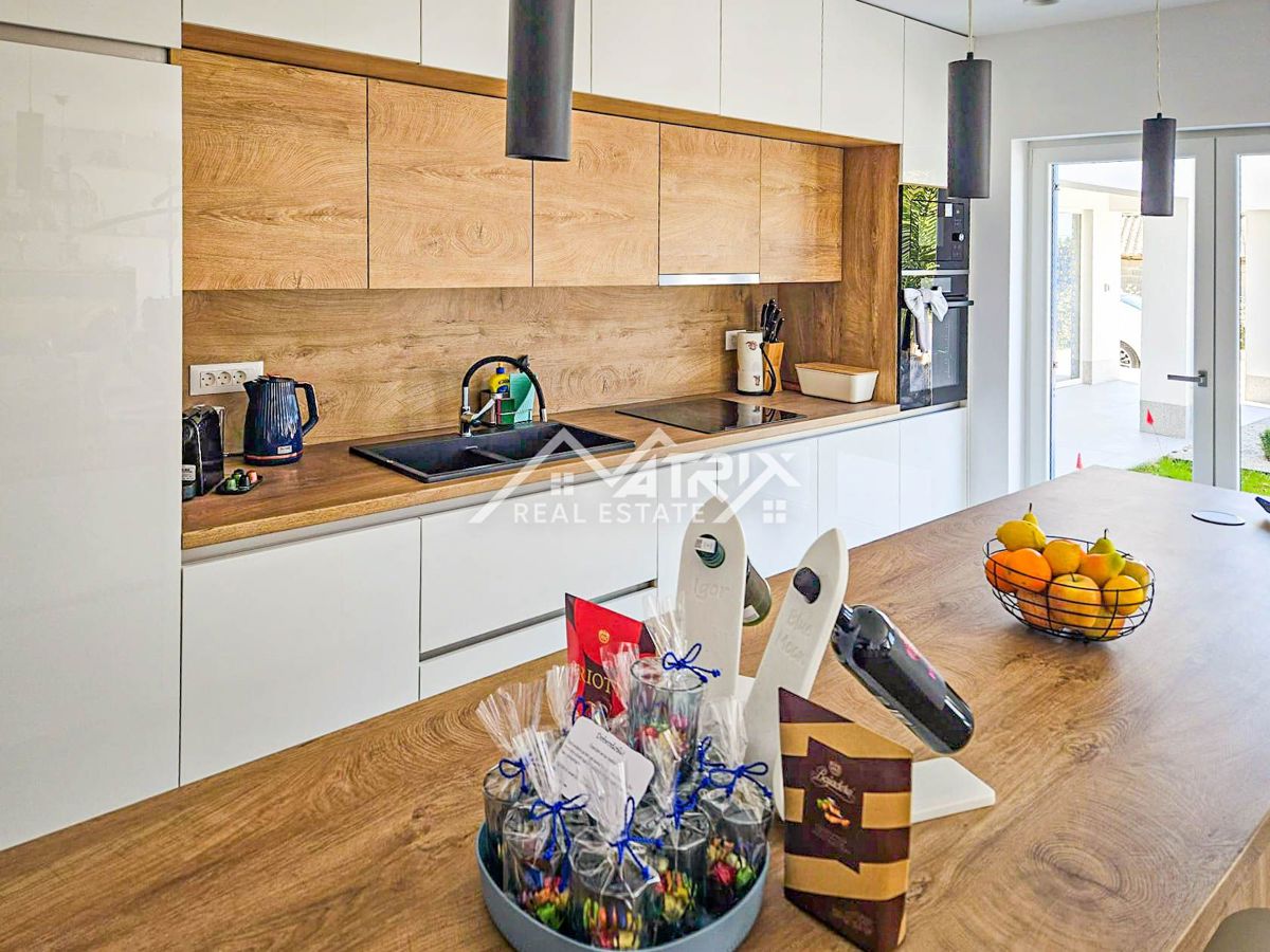 Poreč okolica - Moderna vila z bazenom, jacuzzijem in savno