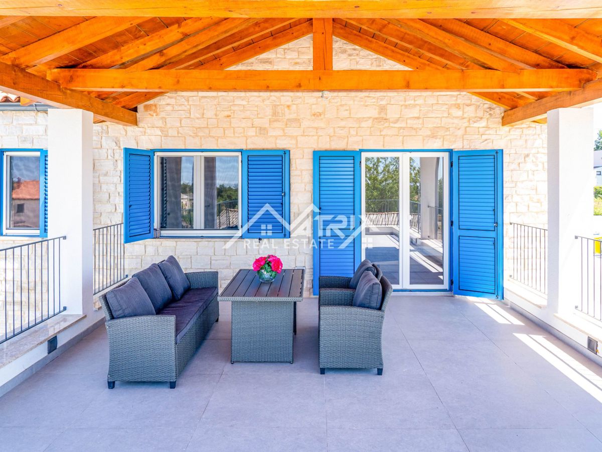 Poreč okolica - Moderna vila z bazenom, jacuzzijem in savno