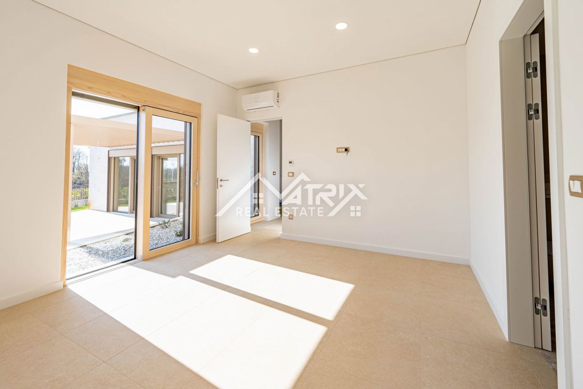 Poreč okolica, moderna pritlična hiša z ogrevanim bazenom