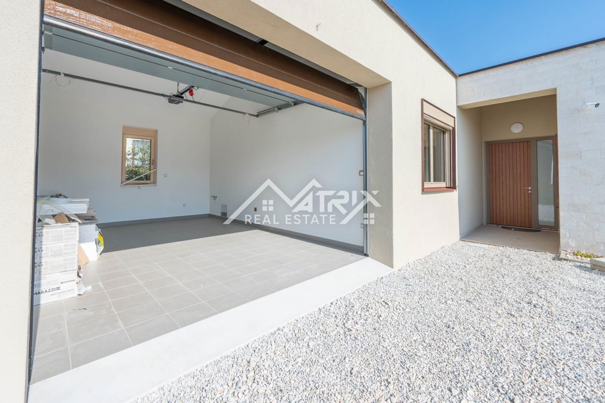 Poreč okolica, moderna pritlična hiša z ogrevanim bazenom