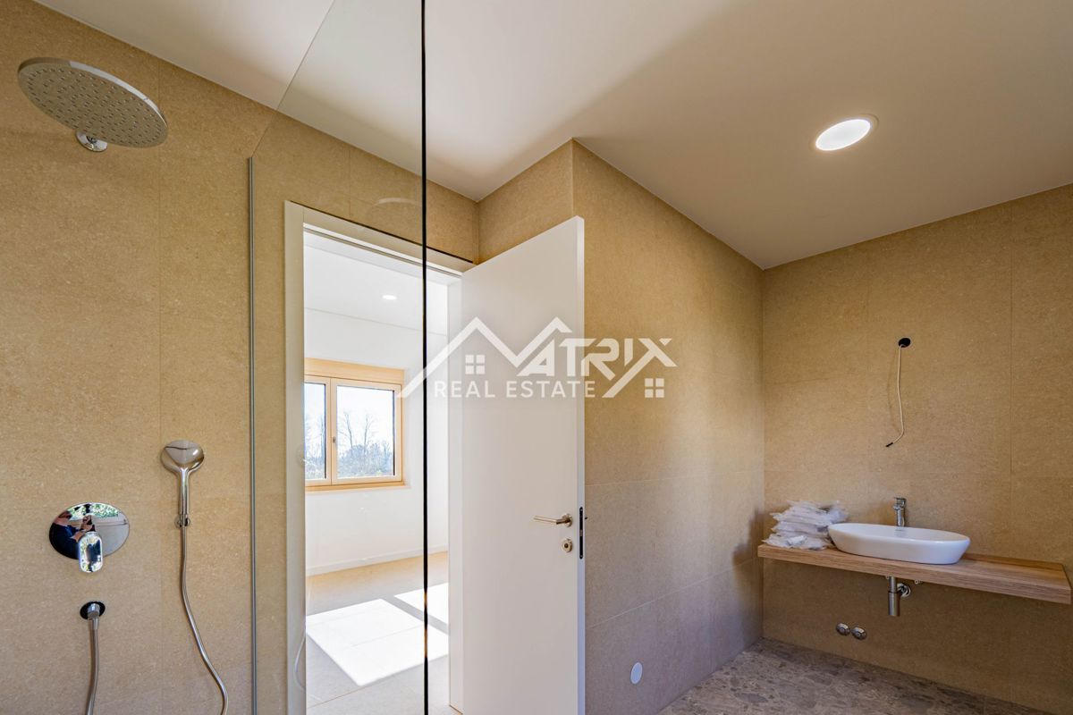 Poreč okolica, moderna pritlična hiša z ogrevanim bazenom