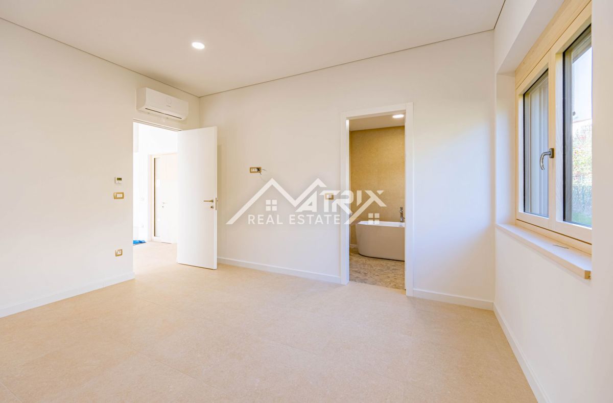 Poreč okolica, moderna pritlična hiša z ogrevanim bazenom