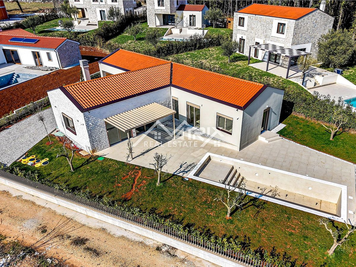 Poreč okolica, moderna pritlična hiša z ogrevanim bazenom