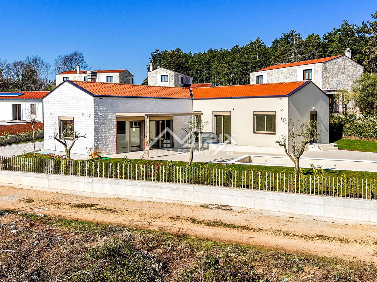 Poreč okolica, moderna pritlična hiša z ogrevanim bazenom
