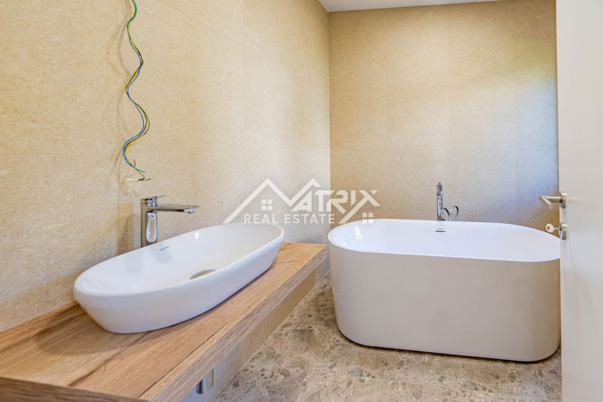 Poreč okolica, moderna pritlična hiša z ogrevanim bazenom