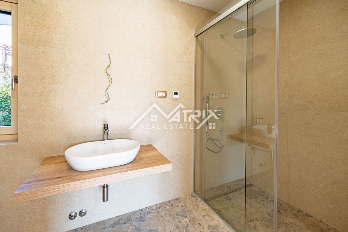 Poreč okolica, moderna pritlična hiša z ogrevanim bazenom