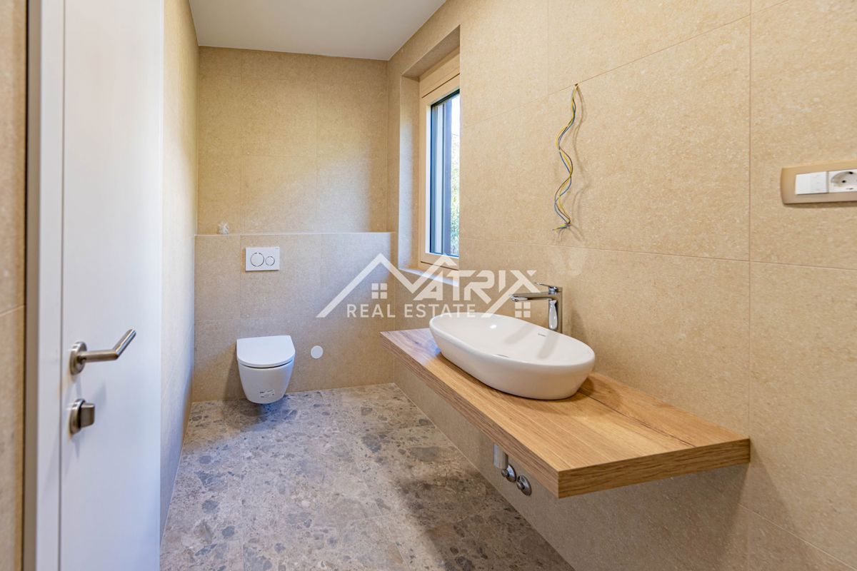 Poreč okolica, moderna pritlična hiša z ogrevanim bazenom