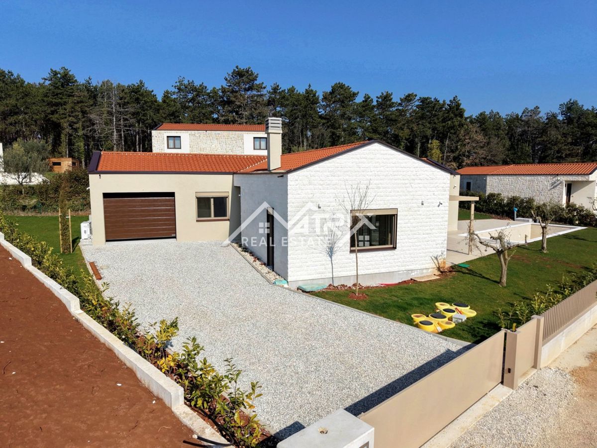Poreč okolica, moderna pritlična hiša z ogrevanim bazenom