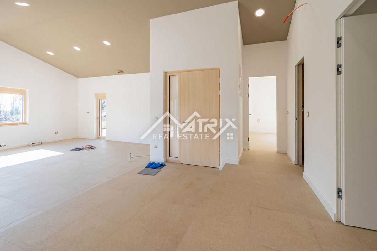 Poreč okolica, moderna pritlična hiša z ogrevanim bazenom