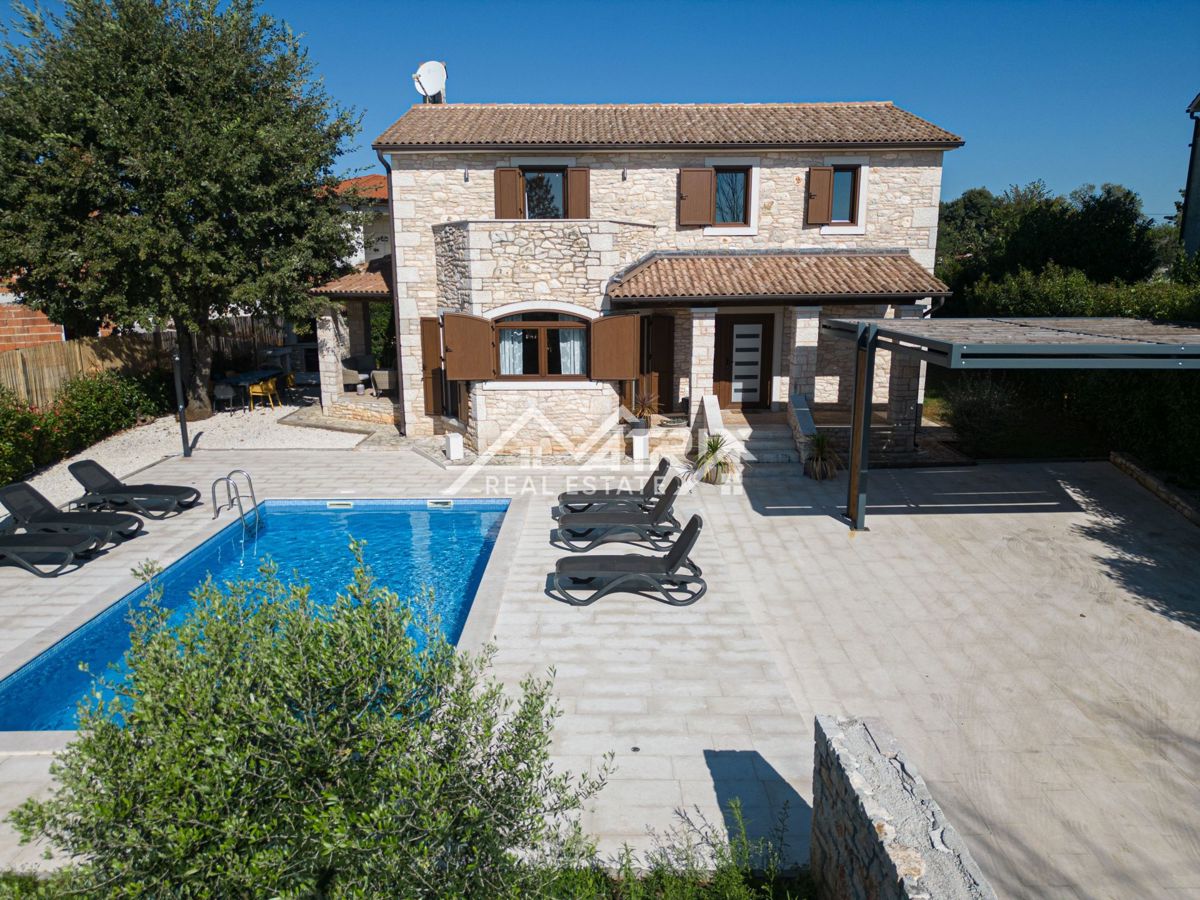 Okolica Poreča, očarljiva kamnita vila z bazenom