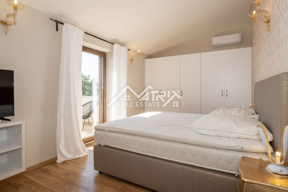 Okolica Poreča, očarljiva kamnita vila z bazenom