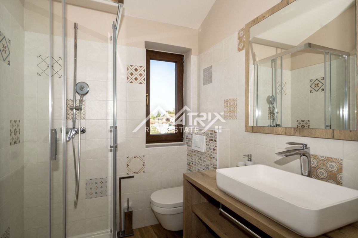 Okolica Poreča, očarljiva kamnita vila z bazenom