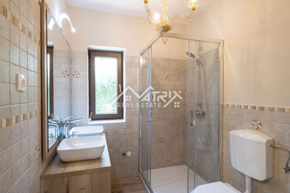 Okolica Poreča, očarljiva kamnita vila z bazenom