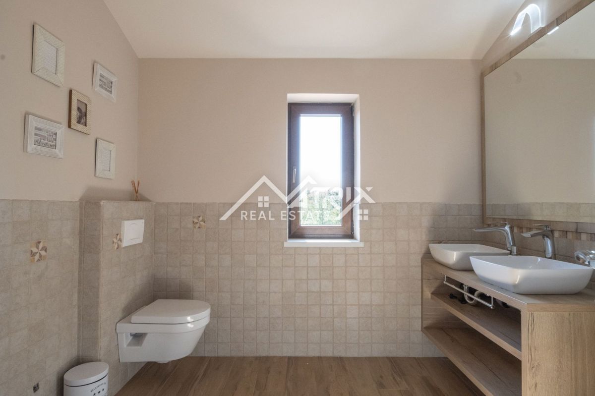 Okolica Poreča, očarljiva kamnita vila z bazenom