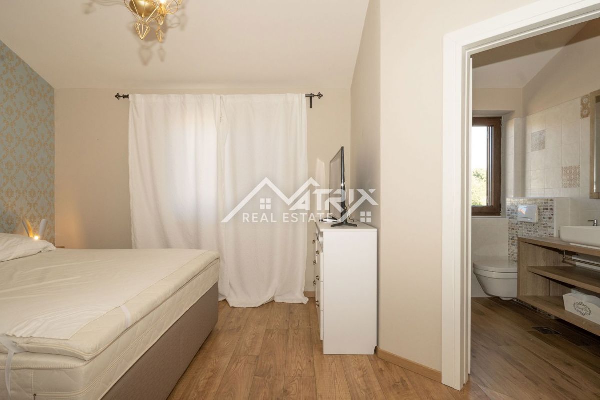 Okolica Poreča, očarljiva kamnita vila z bazenom