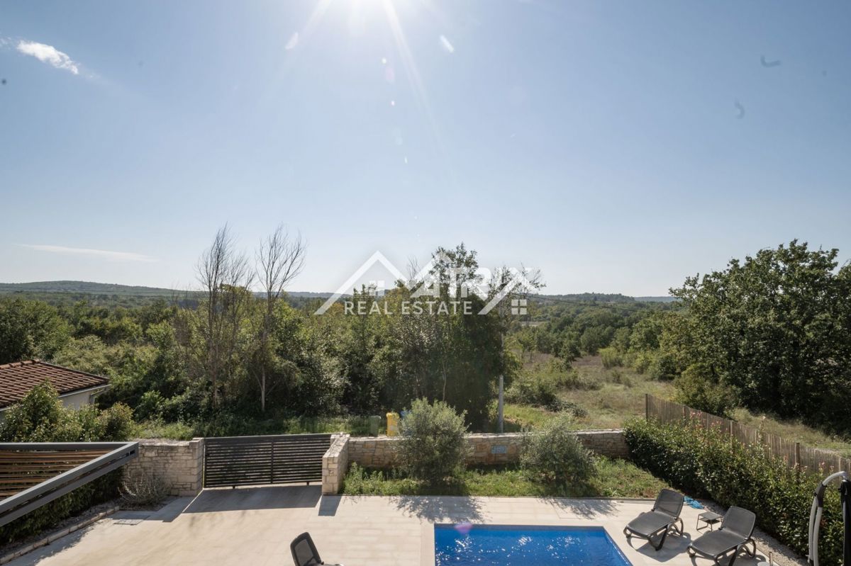 Okolica Poreča, očarljiva kamnita vila z bazenom