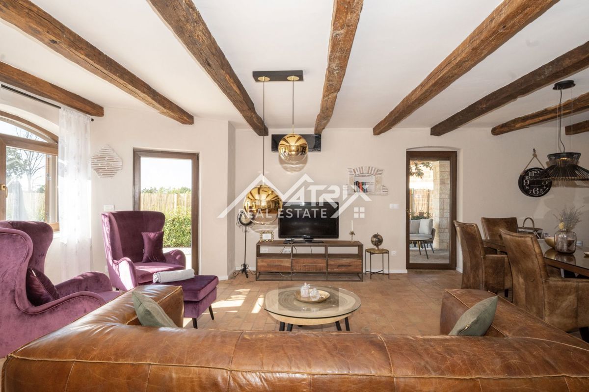 Okolica Poreča, očarljiva kamnita vila z bazenom