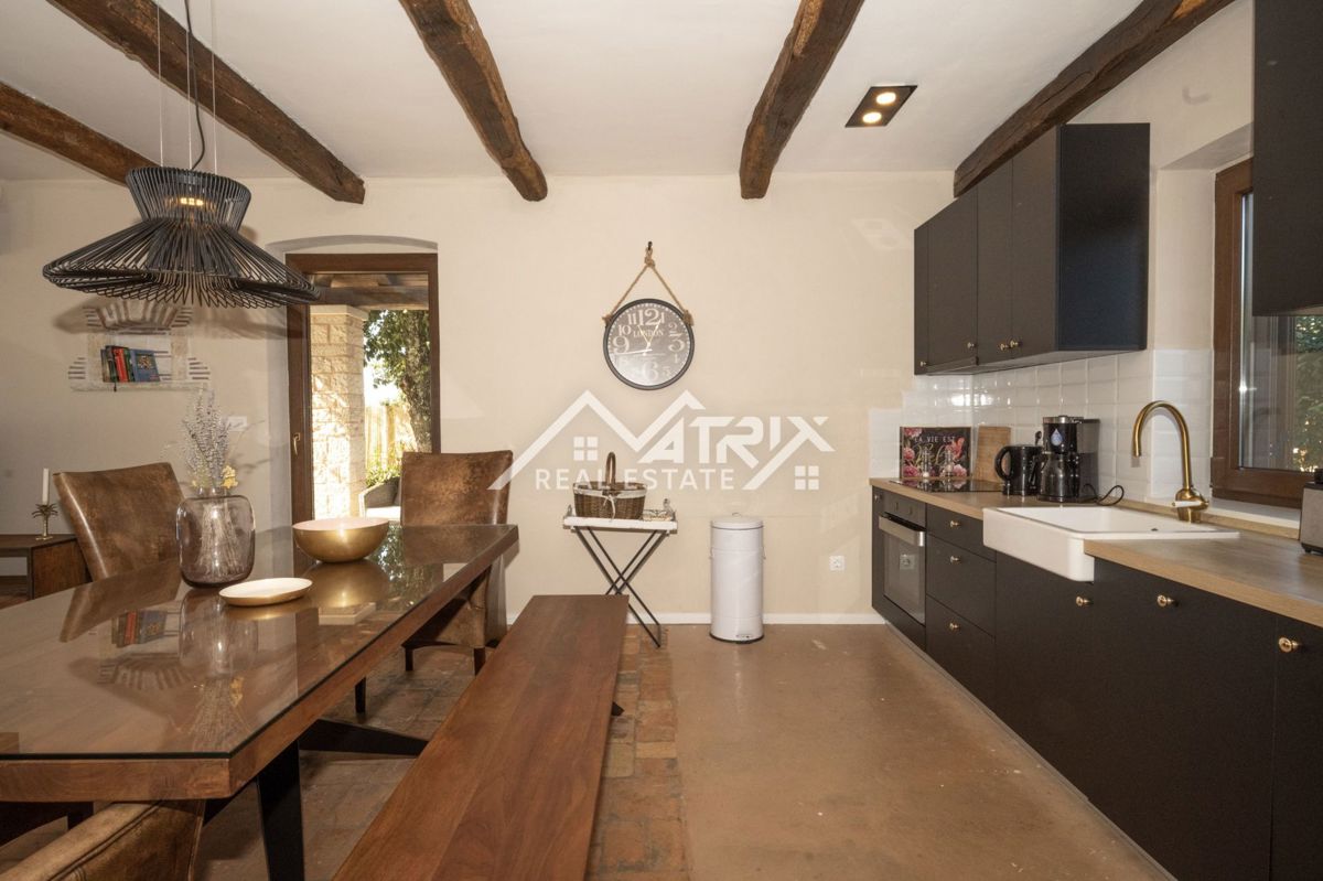 Okolica Poreča, očarljiva kamnita vila z bazenom