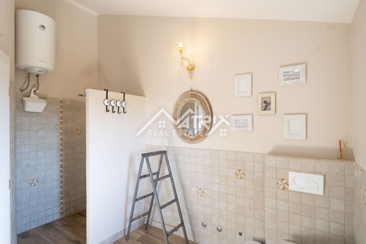 Okolica Poreča, očarljiva kamnita vila z bazenom