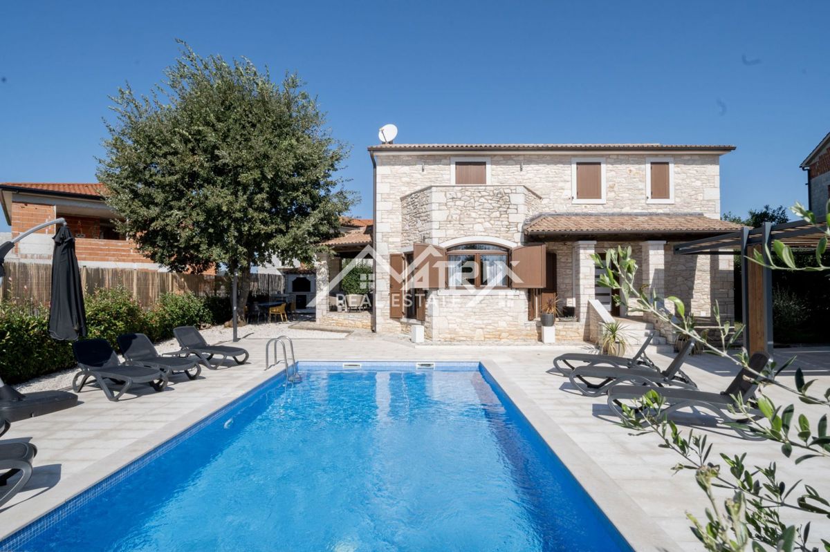 Okolica Poreča, očarljiva kamnita vila z bazenom