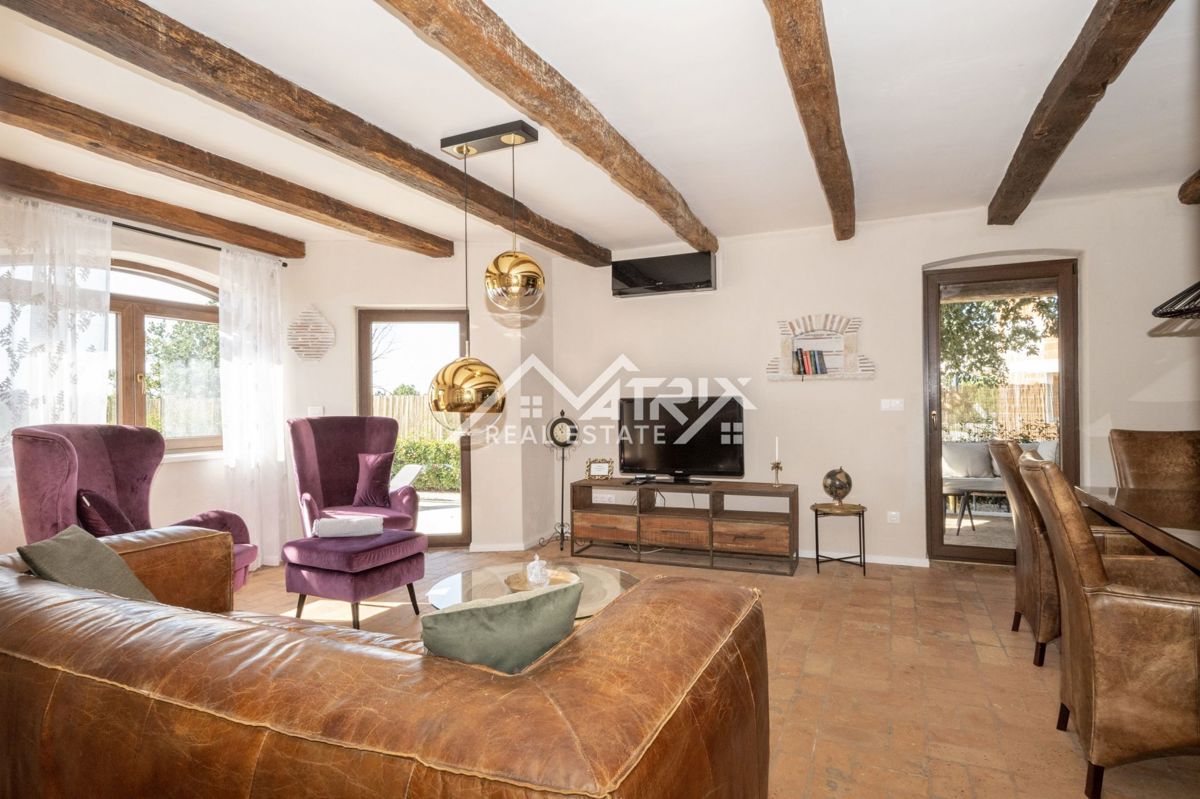 Okolica Poreča, očarljiva kamnita vila z bazenom