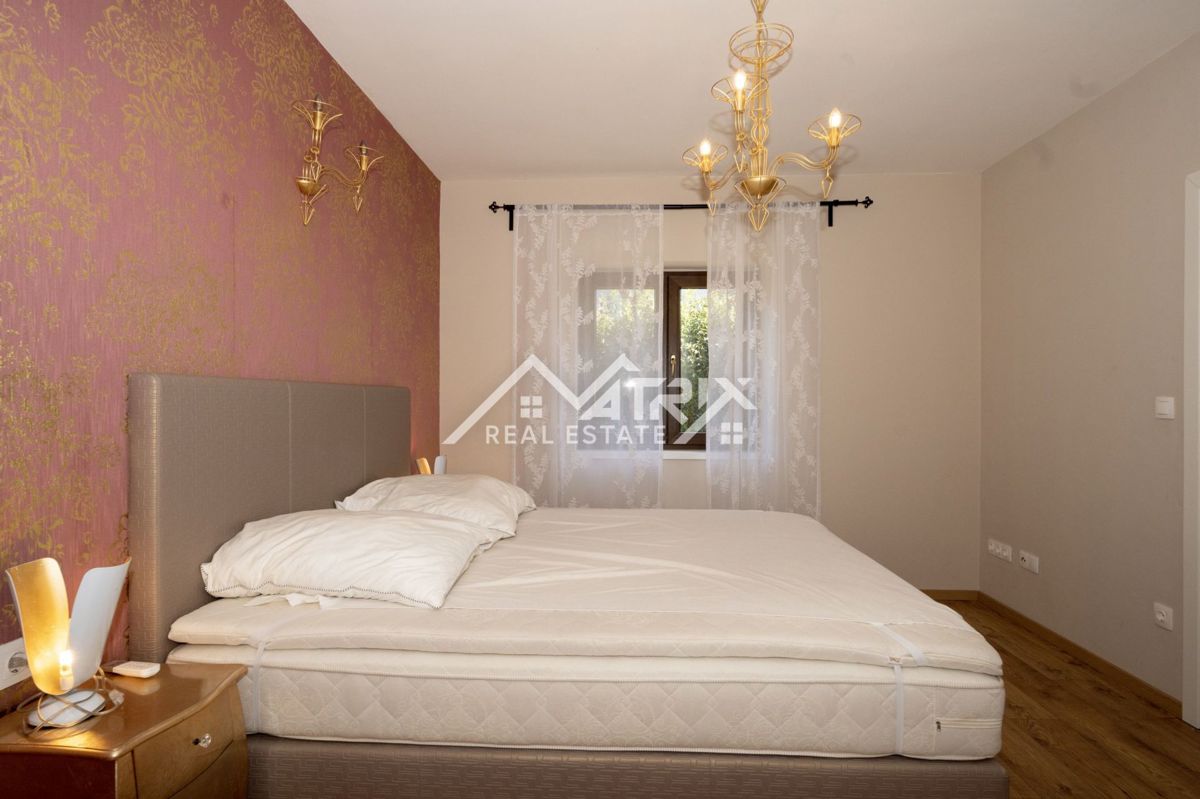 Okolica Poreča, očarljiva kamnita vila z bazenom