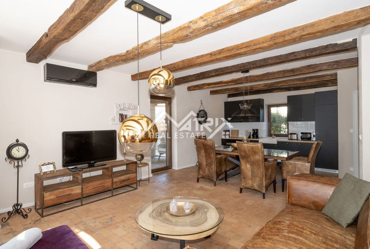 Okolica Poreča, očarljiva kamnita vila z bazenom