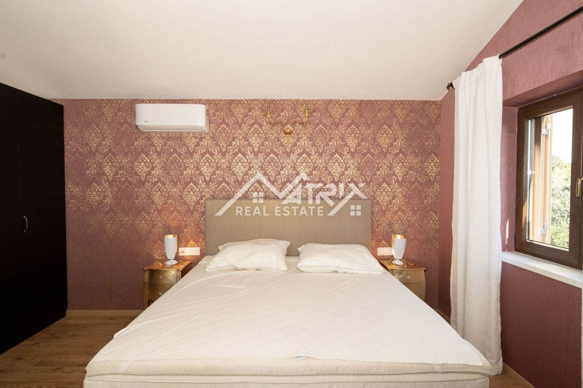 Okolica Poreča, očarljiva kamnita vila z bazenom