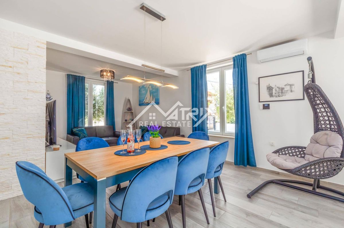 Marčana, Opremljena hiša z bazenom s 4 spalnicami