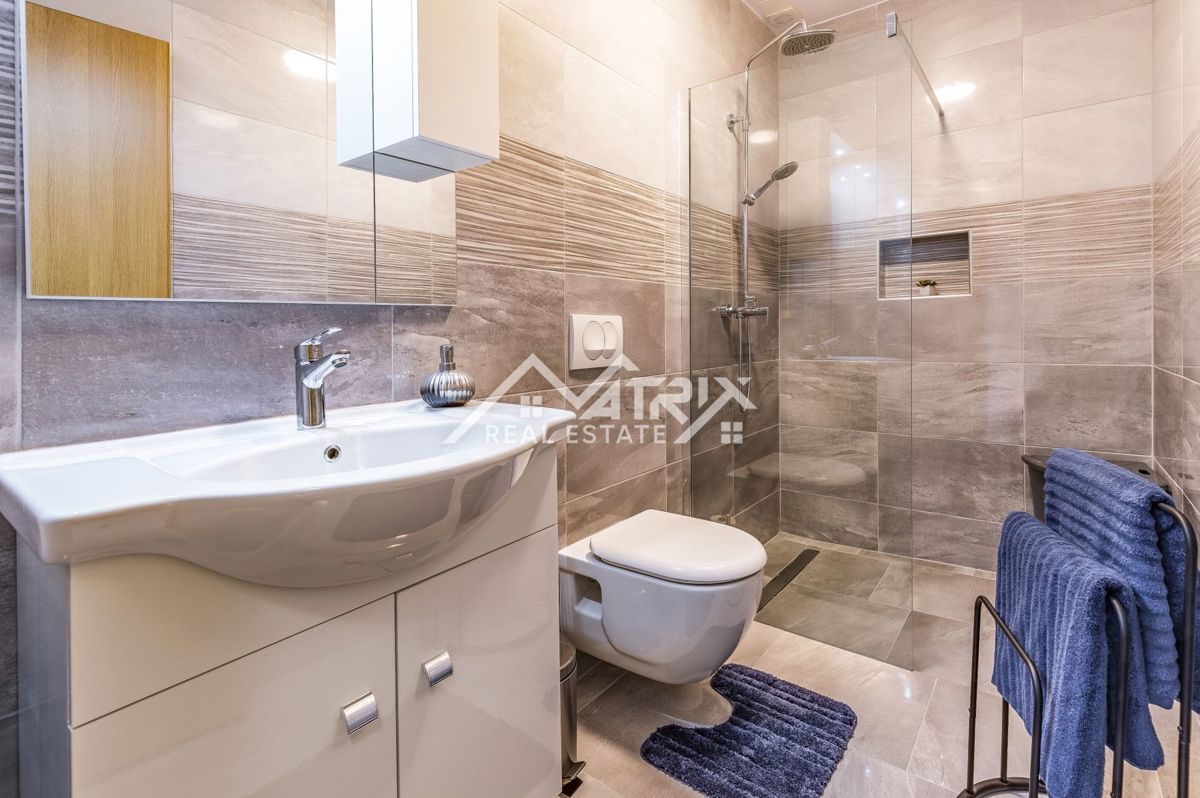 Marčana, Opremljena hiša z bazenom s 4 spalnicami