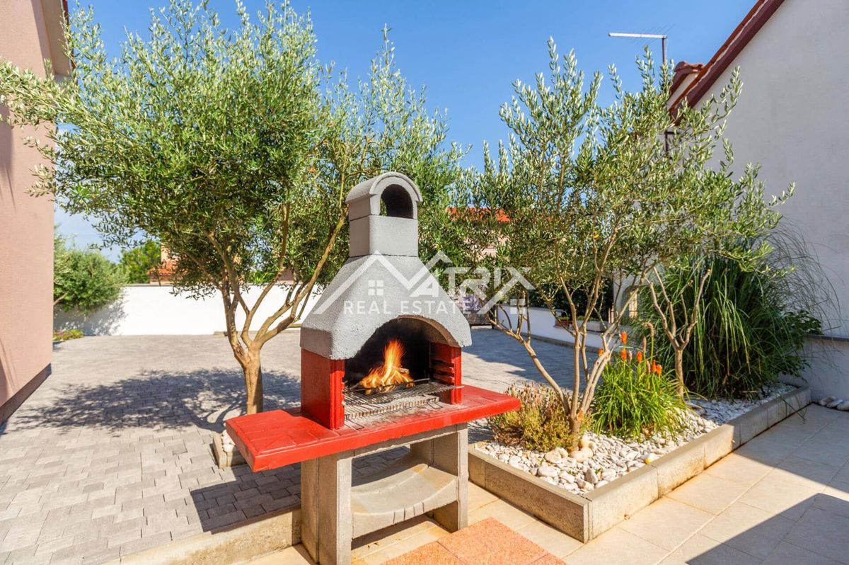 Marčana, Opremljena hiša z bazenom s 4 spalnicami