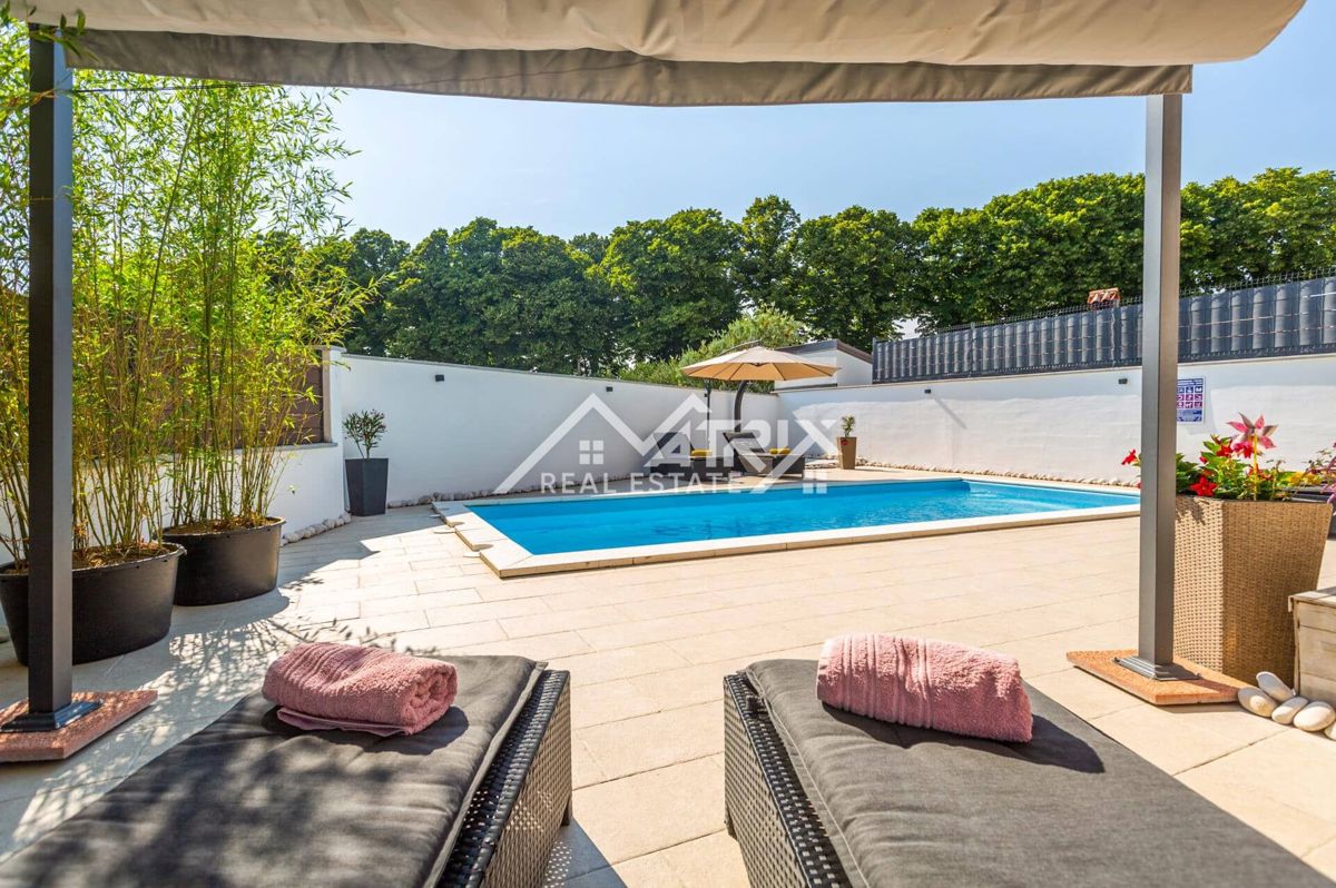 Marčana, Opremljena hiša z bazenom s 4 spalnicami