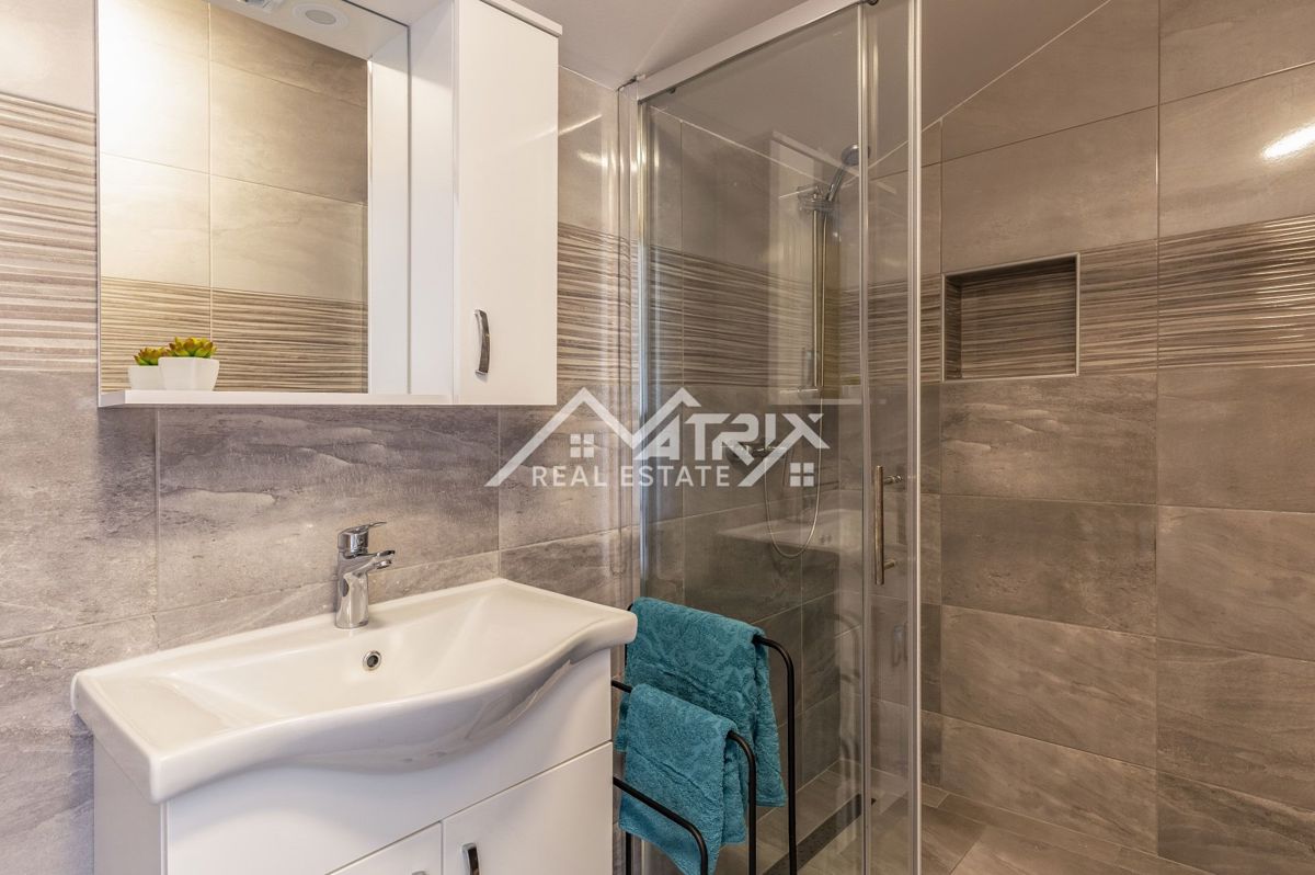 Marčana, Opremljena hiša z bazenom s 4 spalnicami