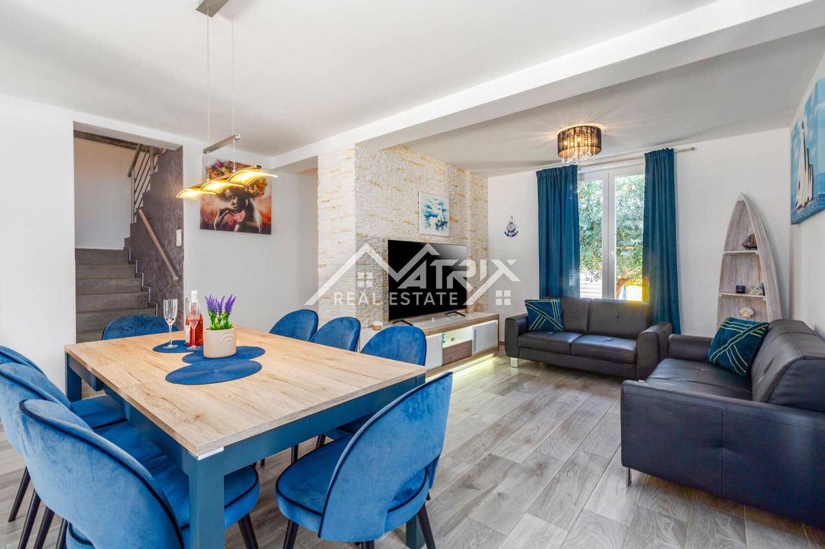 Marčana, Opremljena hiša z bazenom s 4 spalnicami