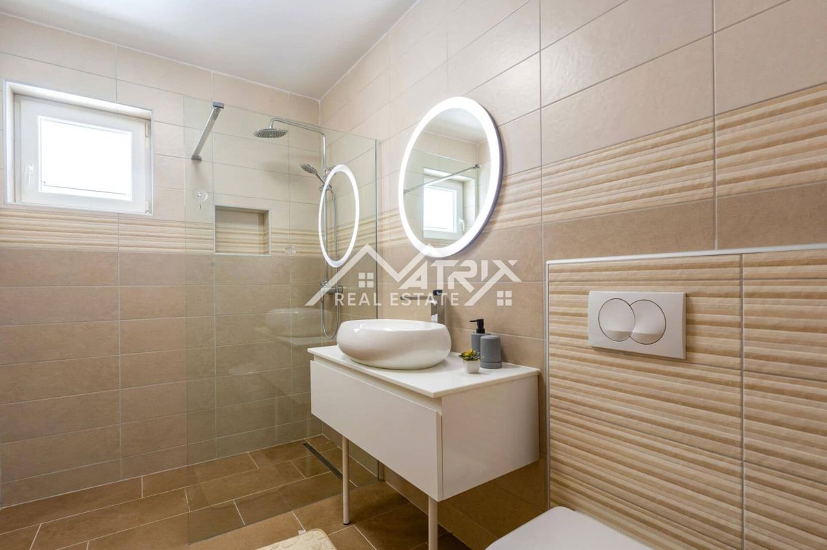 Marčana, Opremljena hiša z bazenom s 4 spalnicami