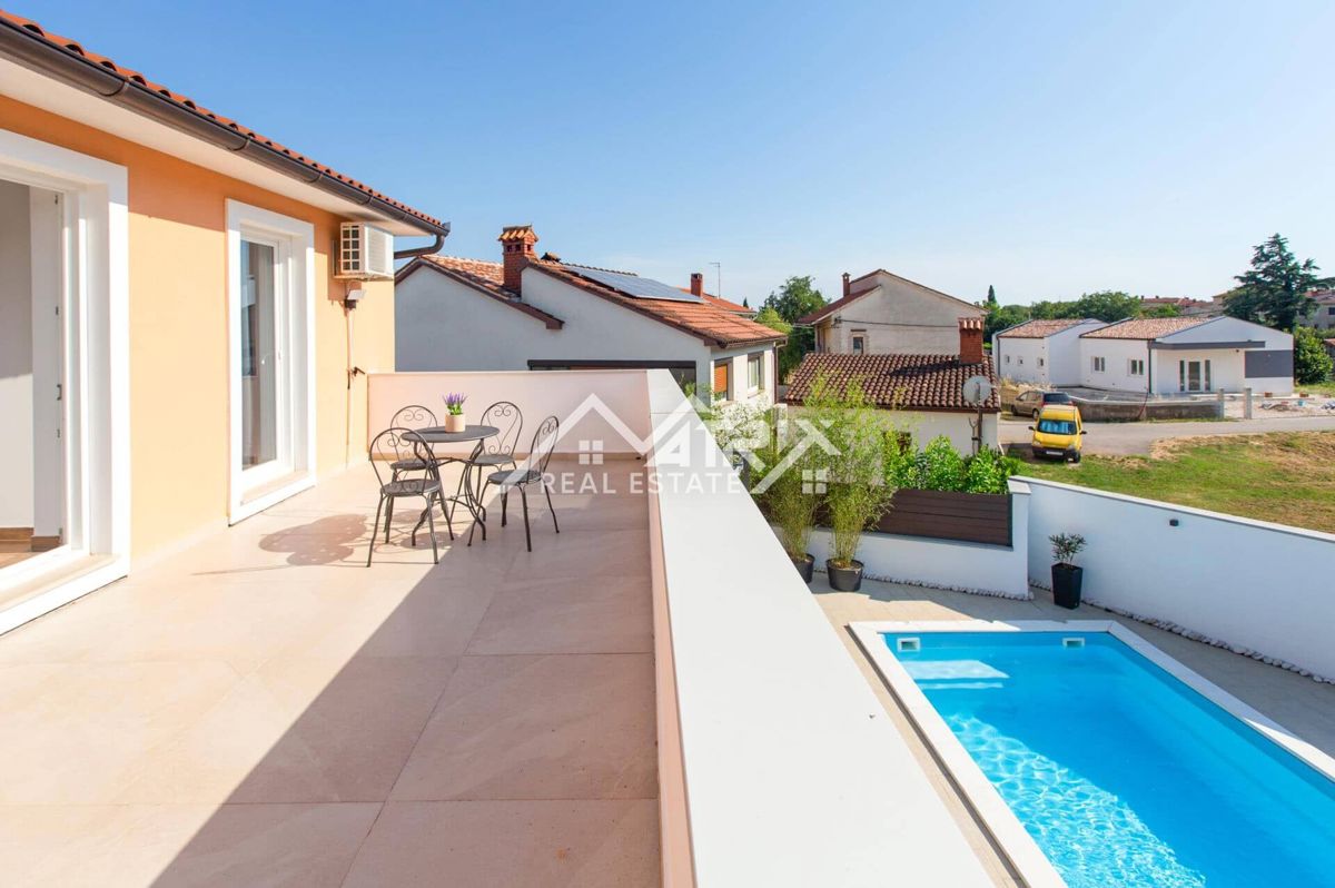 Marčana, Opremljena hiša z bazenom s 4 spalnicami