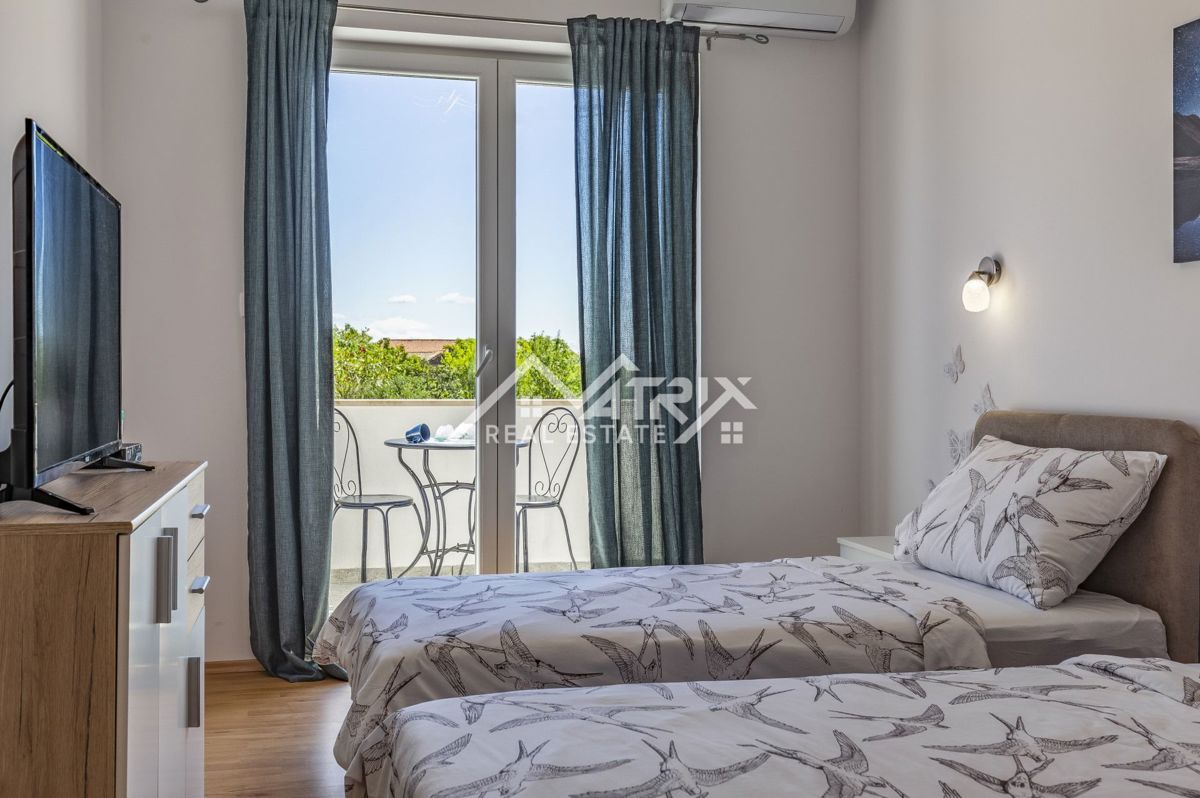 Marčana, Opremljena hiša z bazenom s 4 spalnicami