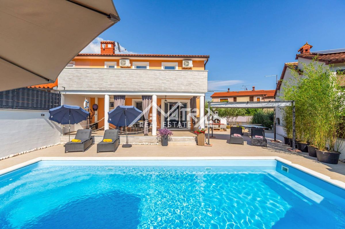 Marčana, Opremljena hiša z bazenom s 4 spalnicami
