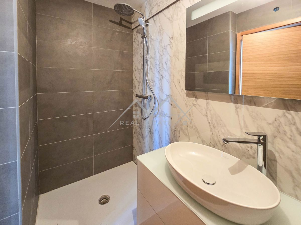 Labin, moderen penthouse s pogledom na morje in stari grad