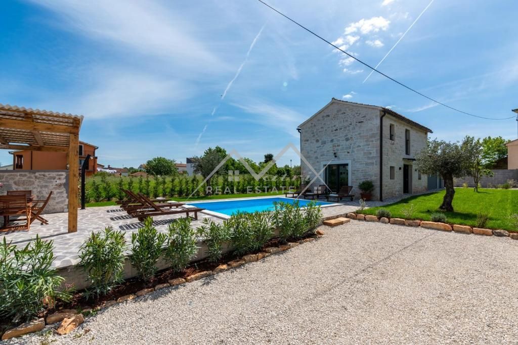 Poreč, okolica, Šarmantna kamnita hiša s bazenom in vrtom