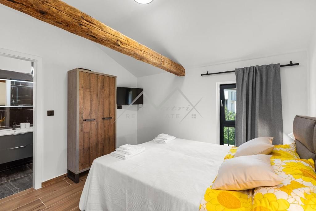 Poreč, okolica, Šarmantna kamnita hiša s bazenom in vrtom
