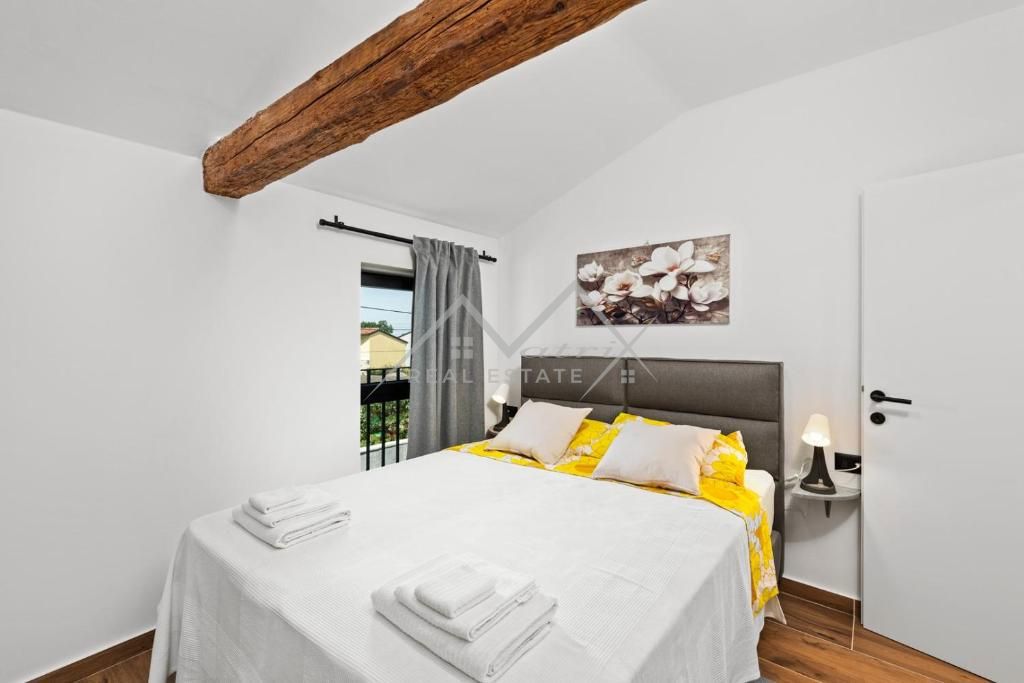 Poreč, okolica, Šarmantna kamnita hiša s bazenom in vrtom