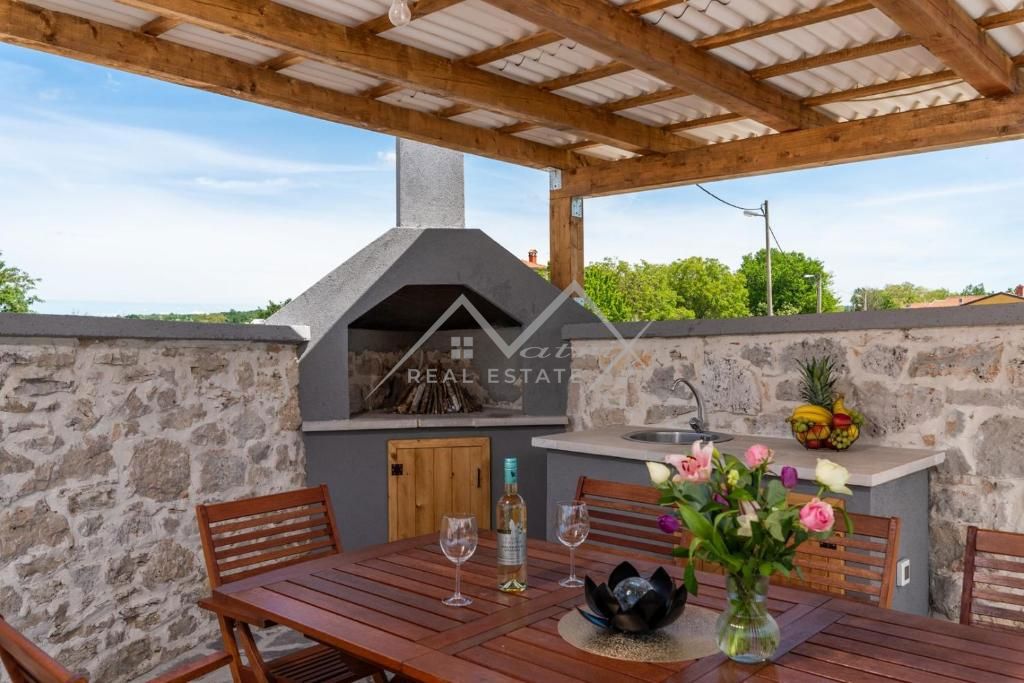 Poreč, okolica, Šarmantna kamnita hiša s bazenom in vrtom
