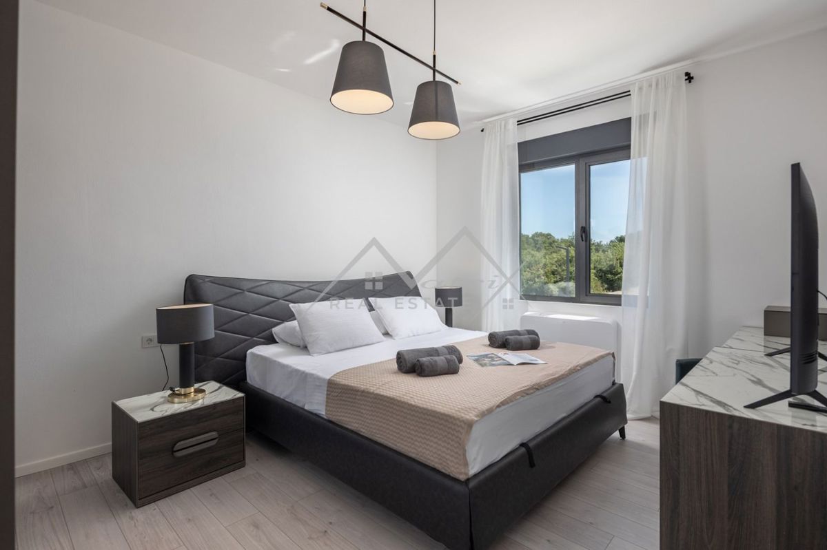 Svetvinčenat, impozantna vila na odlični lokaciji