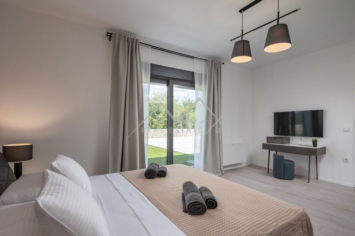Svetvinčenat, impozantna vila na odlični lokaciji
